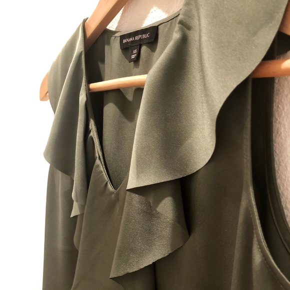 Banana Republic Ruffle V-neck Tank Top XS - Picture 5 of 10